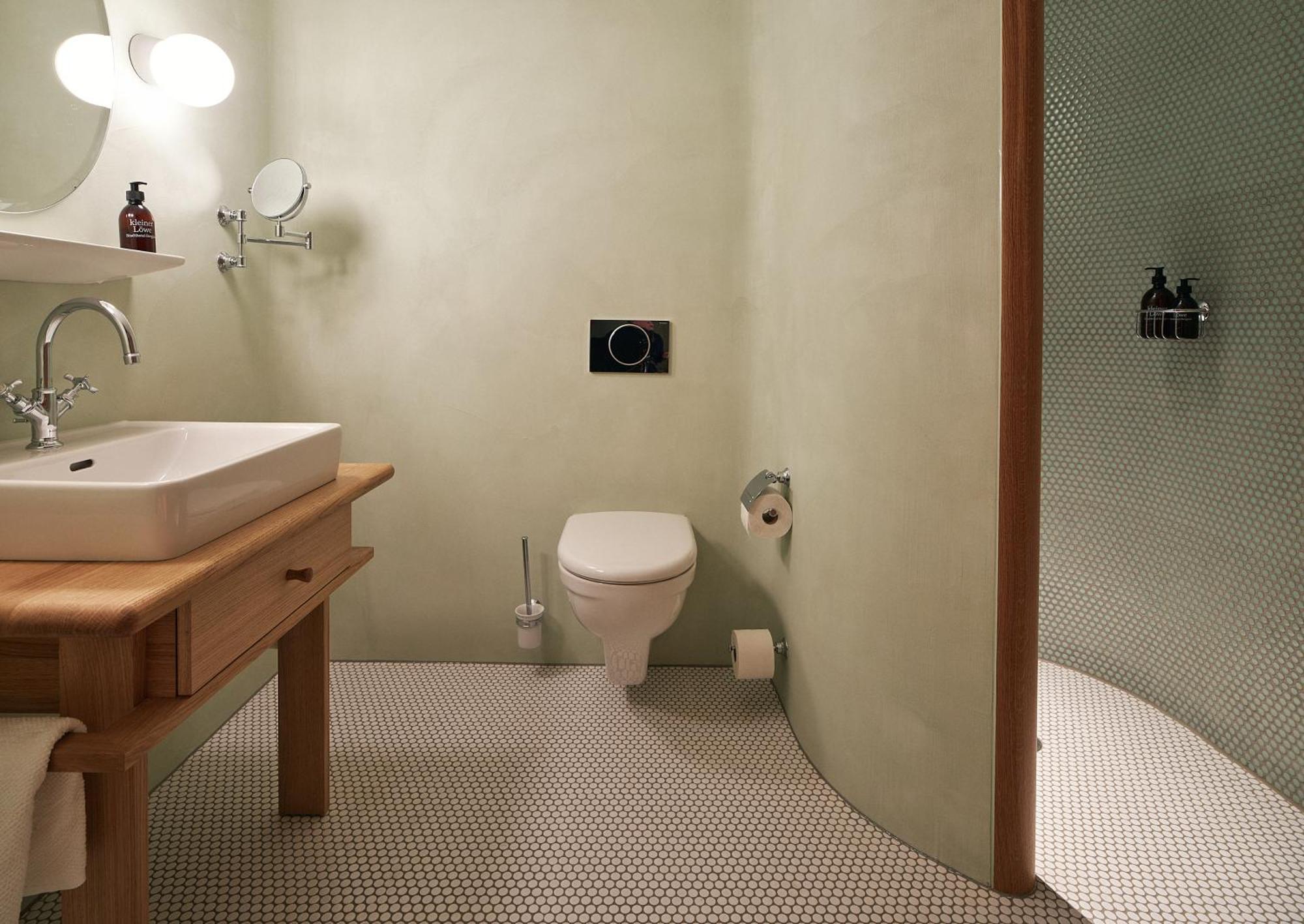 Kleiner Loewe - Stadthotel Bregenz Ngoại thất bức ảnh